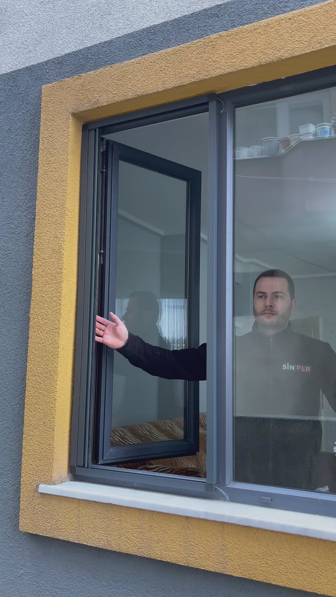 Video laden: Fly screens for balcony doors and window frames